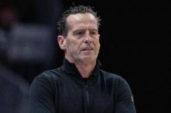  -见过千万年薪主(zhǔ)教练被嚇(xià)成木头人吗，骑士阿特金森全場(chǎng)緊(jǐn)逼下僵在場(chǎng)邊(biān)一(yī)分(fēn)鍾(zhōng)不(bù)动彈(dàn)，球队乱了分(fēn)寸领先优势被活塞生吞