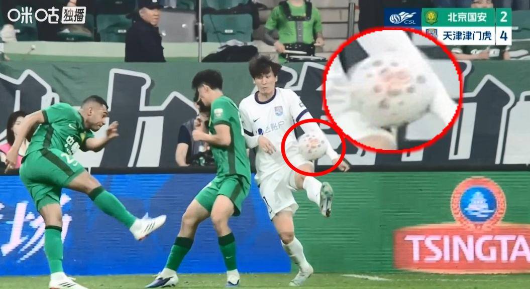 欧冠学着点：在中超这种禁区手球不算点球，VAR也不会介入