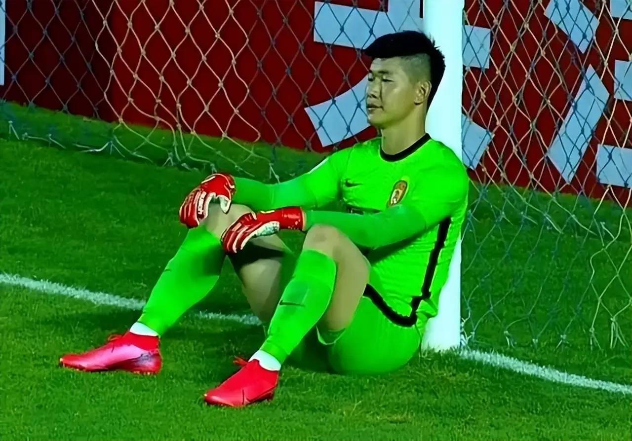北京国安替补门将张健智频繁失误！有传闻要召回归化门将