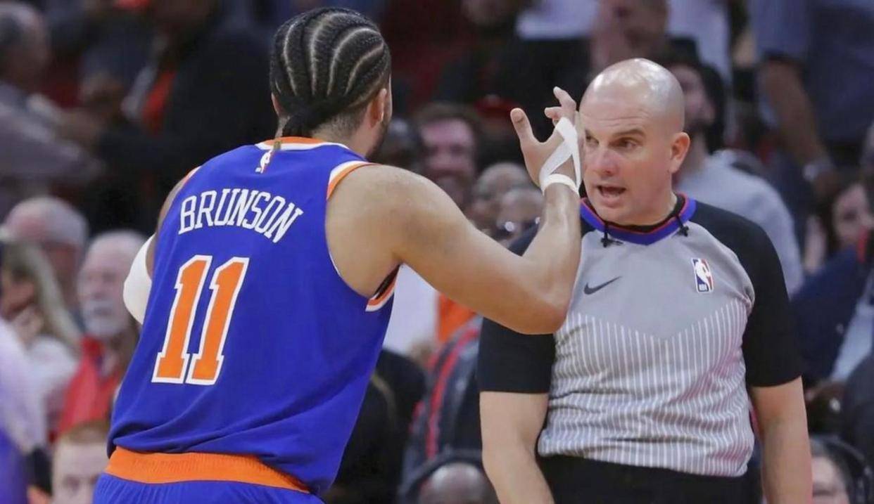 见过千万年薪主教练被吓成木头人吗，骑士阿特金森全场紧逼下僵在场边一分钟不动弹，球队乱了分寸领先优势被活塞生吞