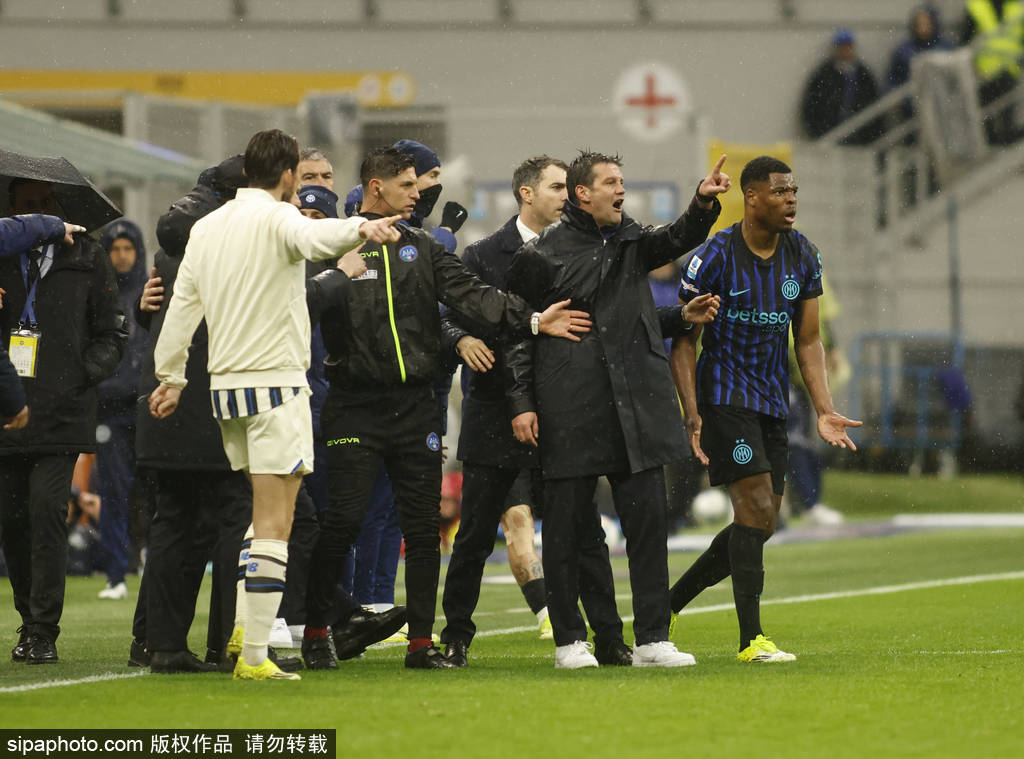 意甲-齐沃染红埃斯波西托破门 国米遭争议判罚1-1亚特兰大