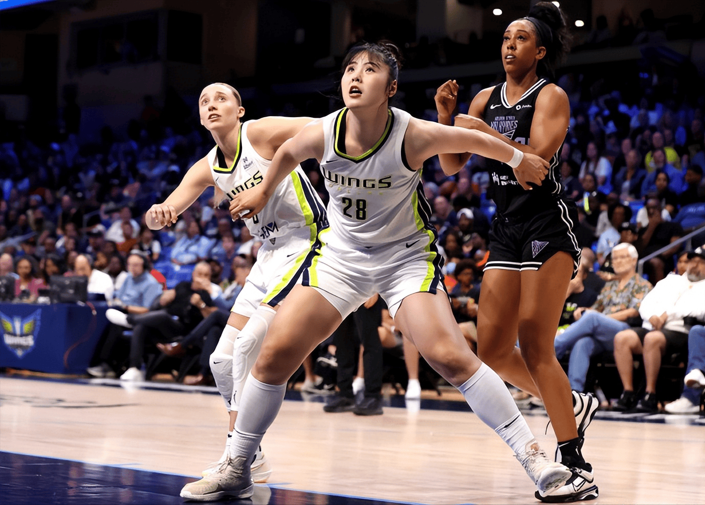 WNBA总裁杯：李月汝复出惊艳 2+1 佩奇三节31分创赛季新高助飞翼取胜