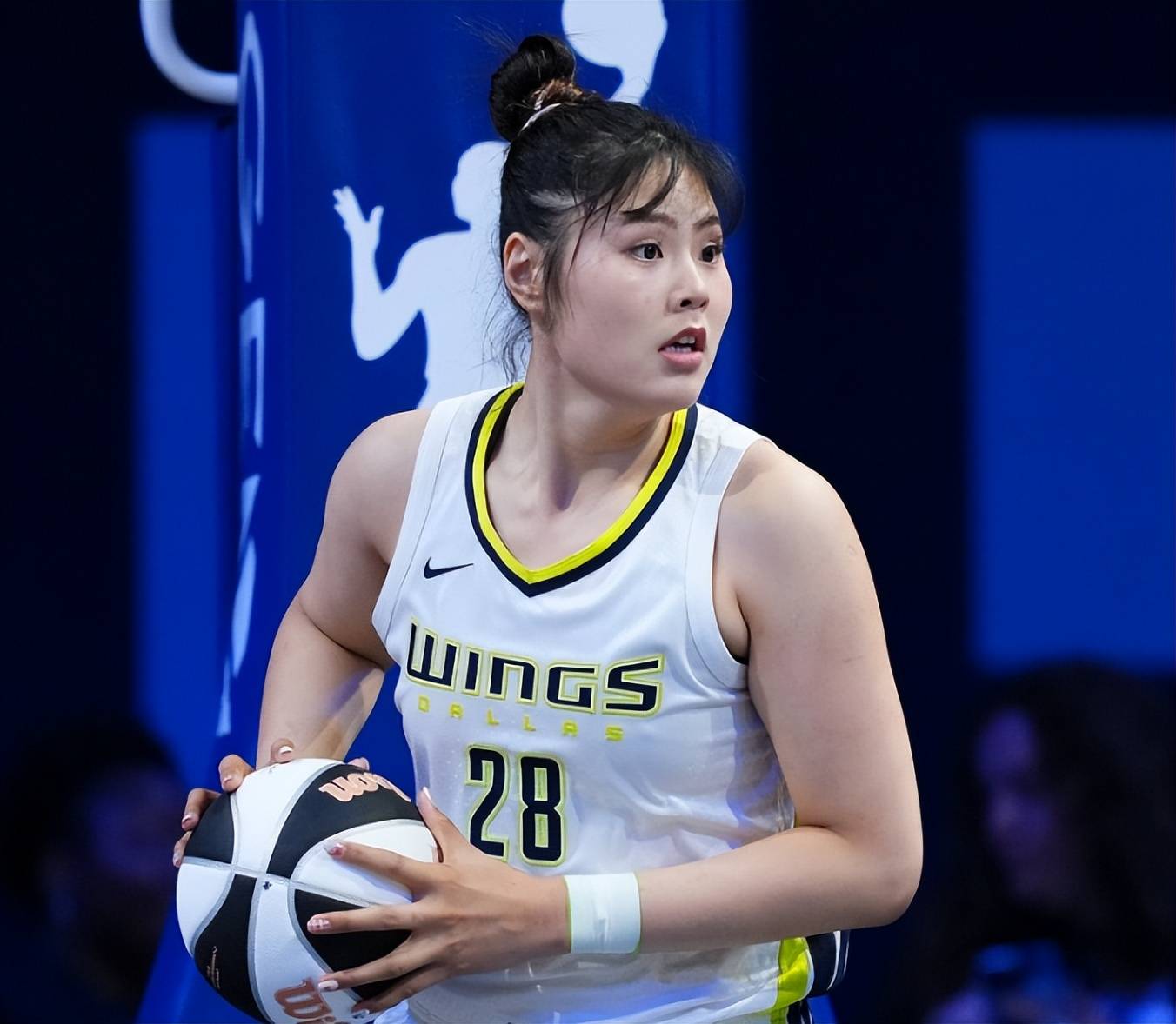 WNBA总裁杯：李月汝复出惊艳 2+1 佩奇三节31分创赛季新高助飞翼取胜